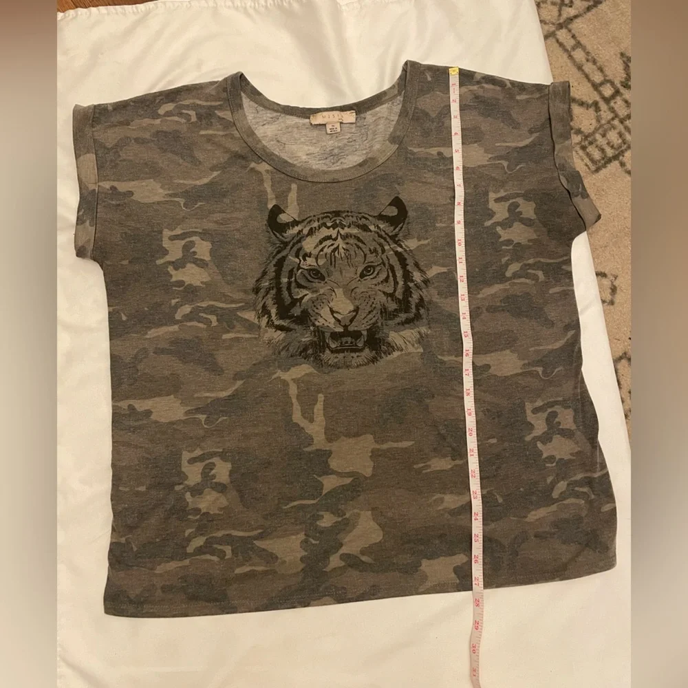 Misia Curvy size 1X tiger camo shirt - Picture 9 of 10
